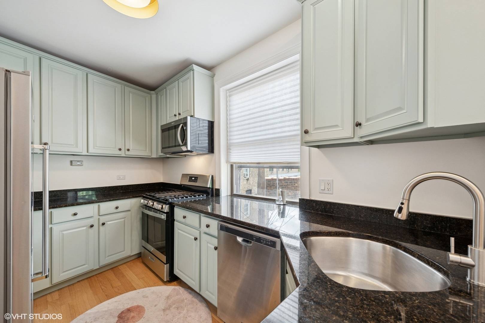 Chicago, IL 60626,1219 W Lunt AVE #1B