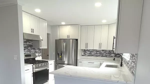 Lombard, IL 60148,2100 Lloyd AVE