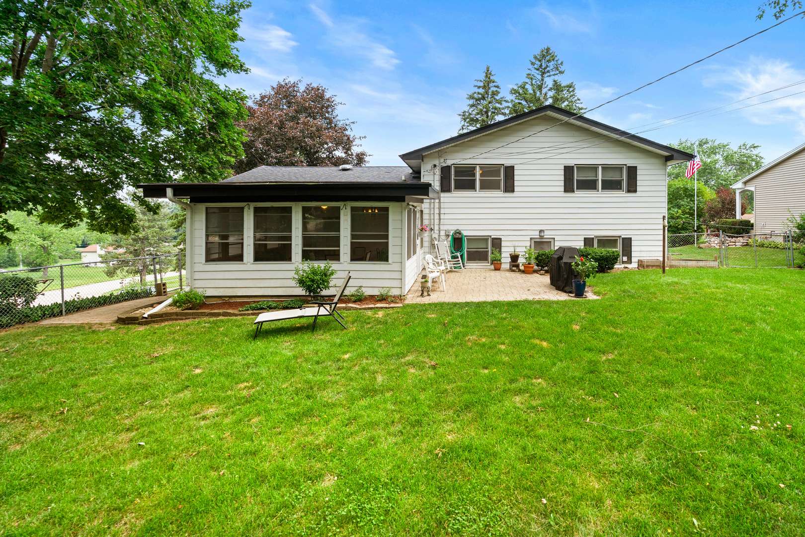 Mchenry, IL 60050,3717 W High ST