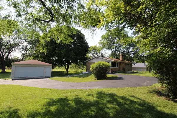 Zion, IL 60099,1906 Green Bay RD