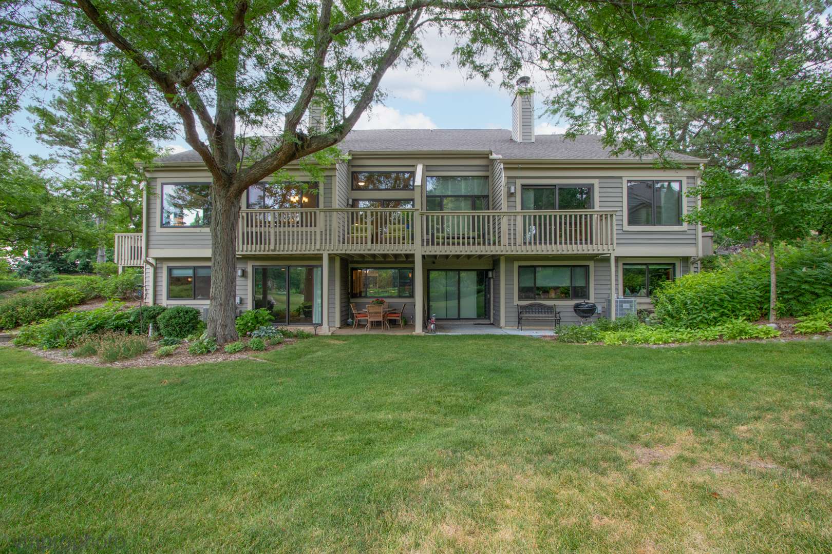 Lake Barrington, IL 60010,285 N Bay CT