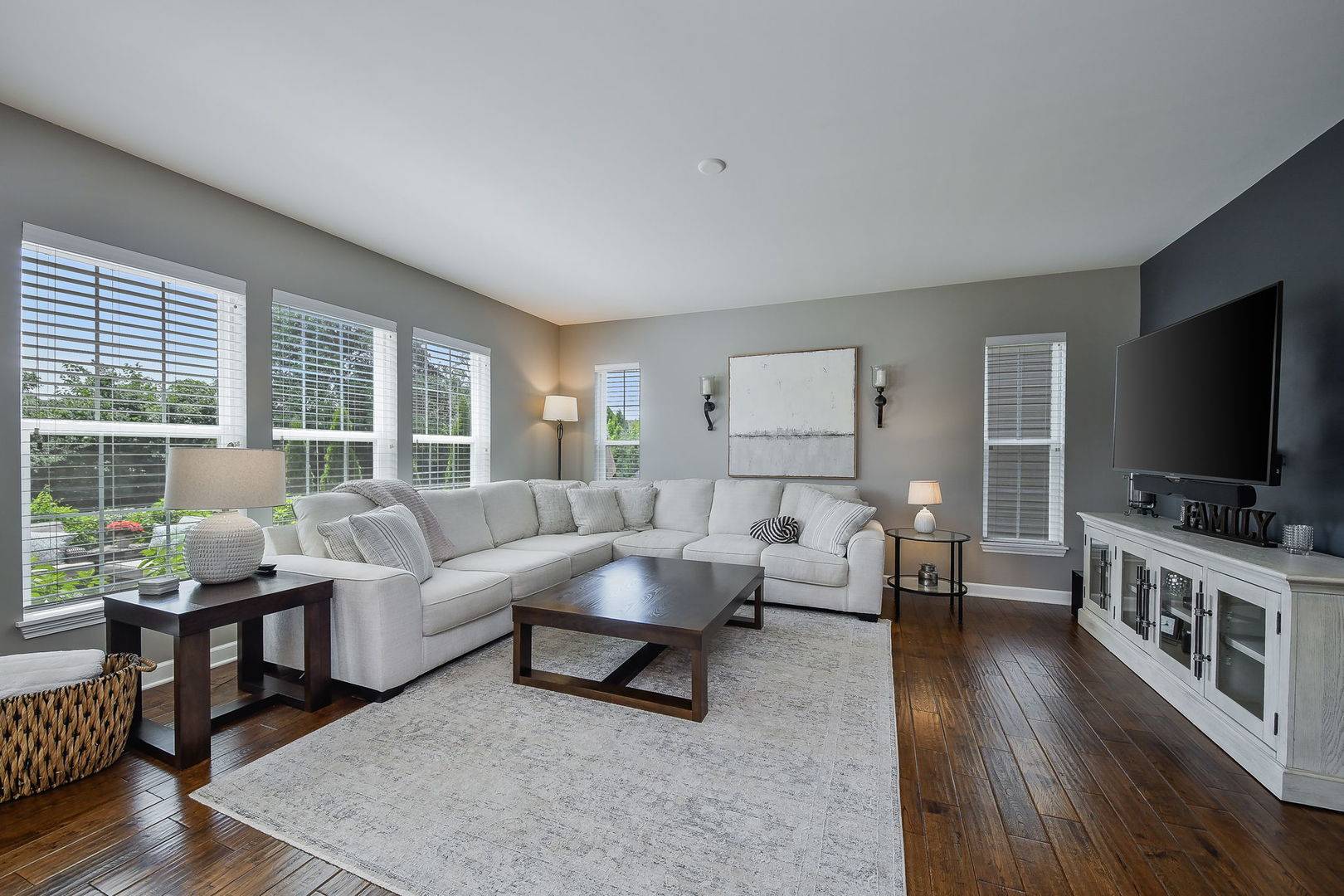 Wheaton, IL 60187,570 Amy LN
