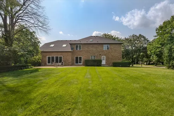 West Chicago, IL 60185,1055 Knollwood LN