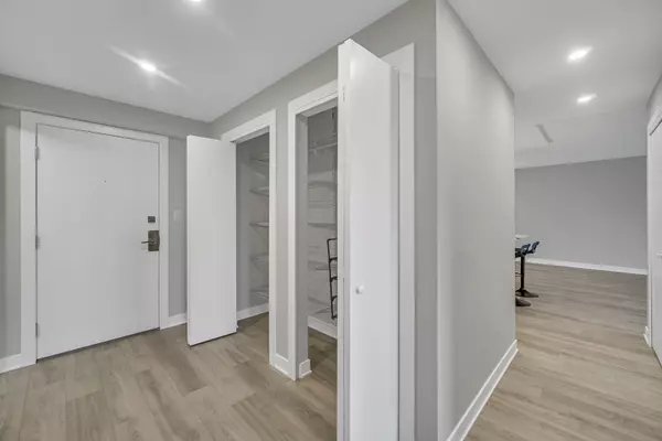 Wheeling, IL 60090,350 Plum Creek DR #410