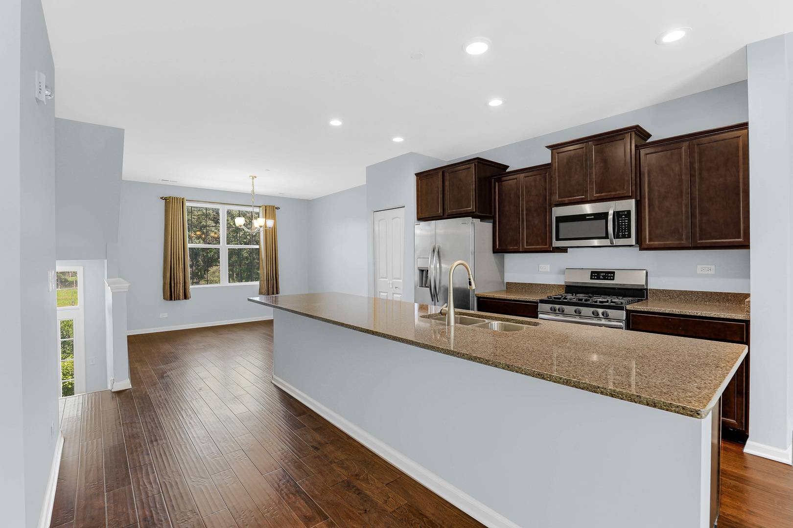 Morton Grove, IL 60053,406 Prairie CT