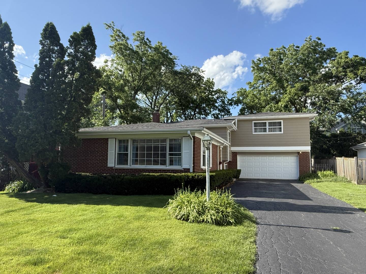 1326 Meadow LN, Deerfield, IL 60015