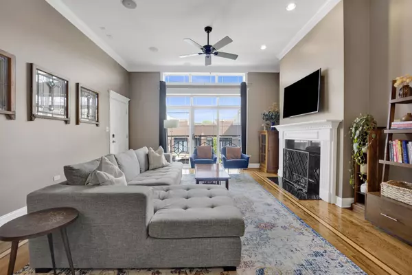 Chicago, IL 60618,2049 W Belmont AVE #4