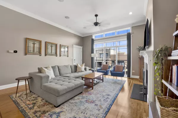 Chicago, IL 60618,2049 W Belmont AVE #4
