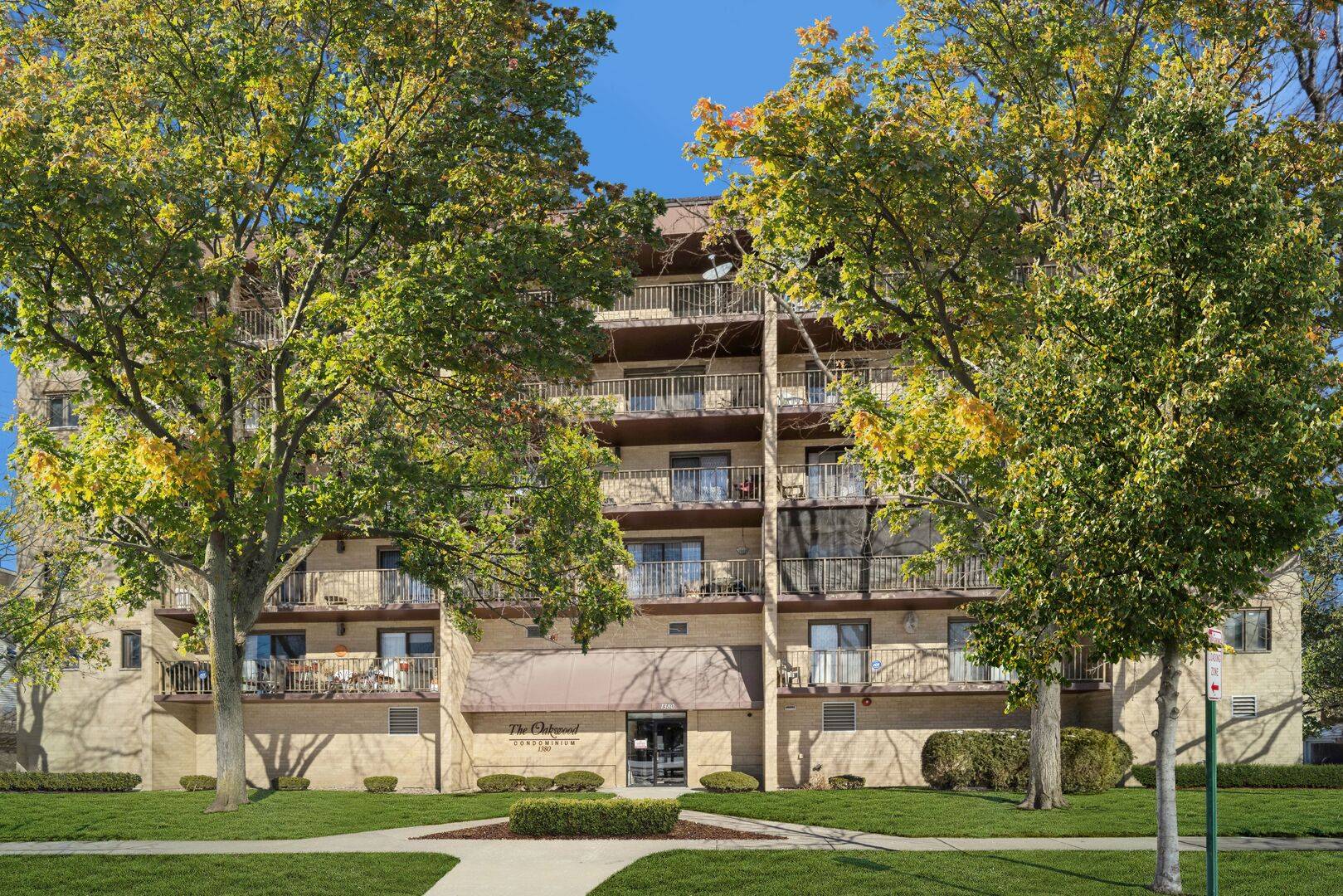 1380 Oakwood AVE #306, Des Plaines, IL 60016