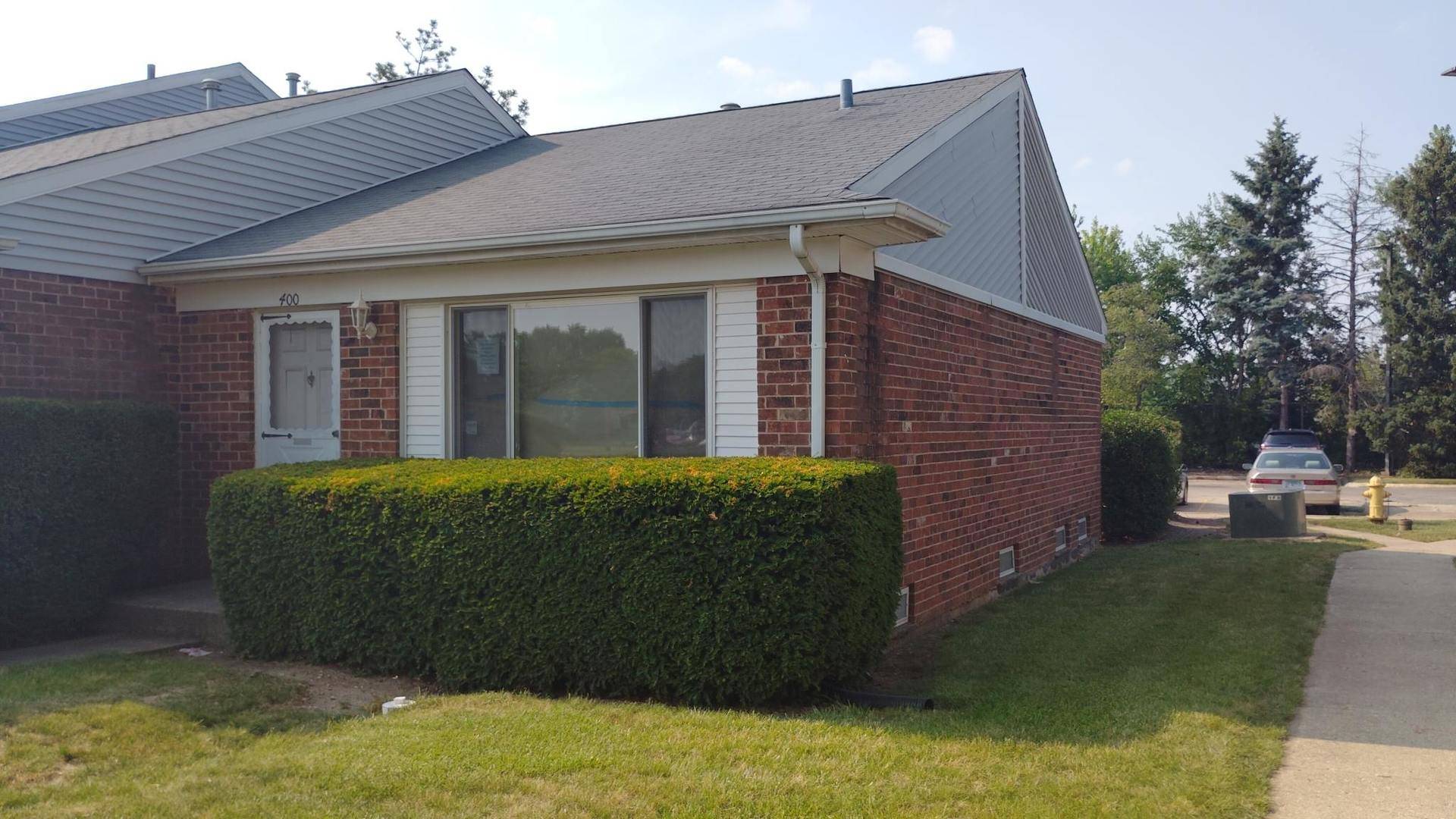Bolingbrook, IL 60440,400 Salem SQ #000