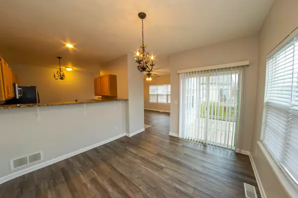 Rockford, IL 61102,2433 River Oaks LN #6