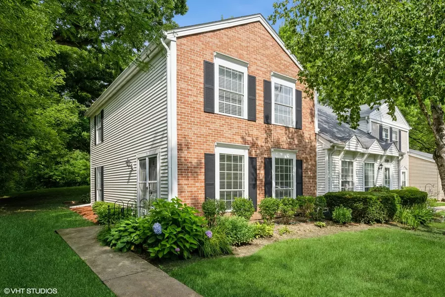 36 Bright Oaks CIR, Cary, IL 60013
