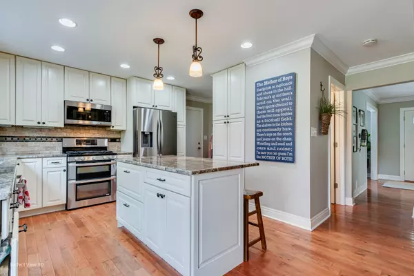 Naperville, IL 60563,985 W Bauer RD