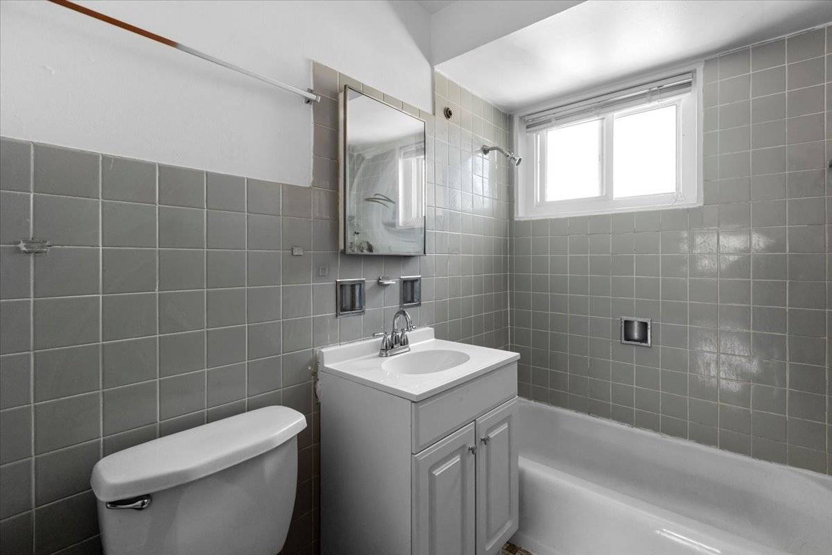 Chicago, IL 60626,6719 N Hermitage AVE #4C