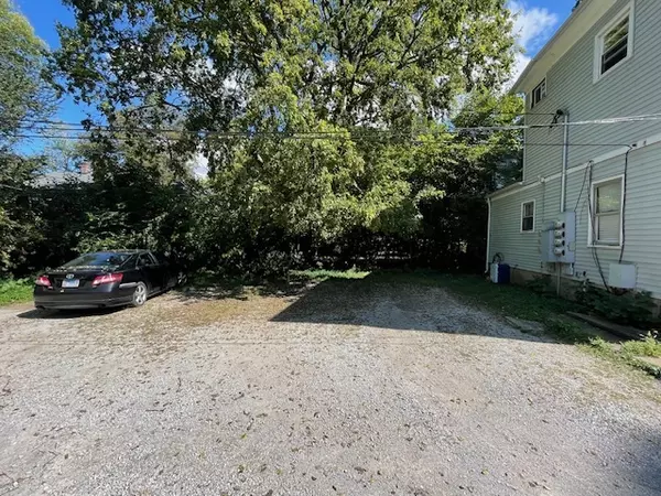 Urbana, IL 61801,604 W MAIN ST