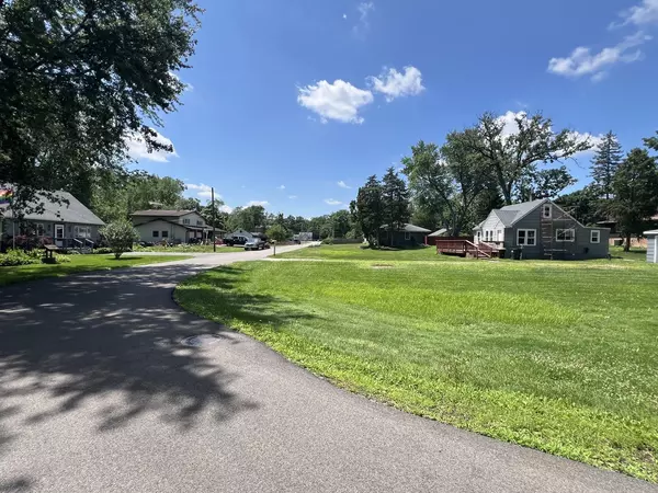 Ingleside, IL 60041,35025 N Ingleside DR