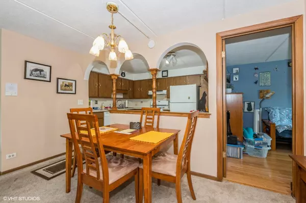 Chicago, IL 60630,4660 N Austin AVE #210