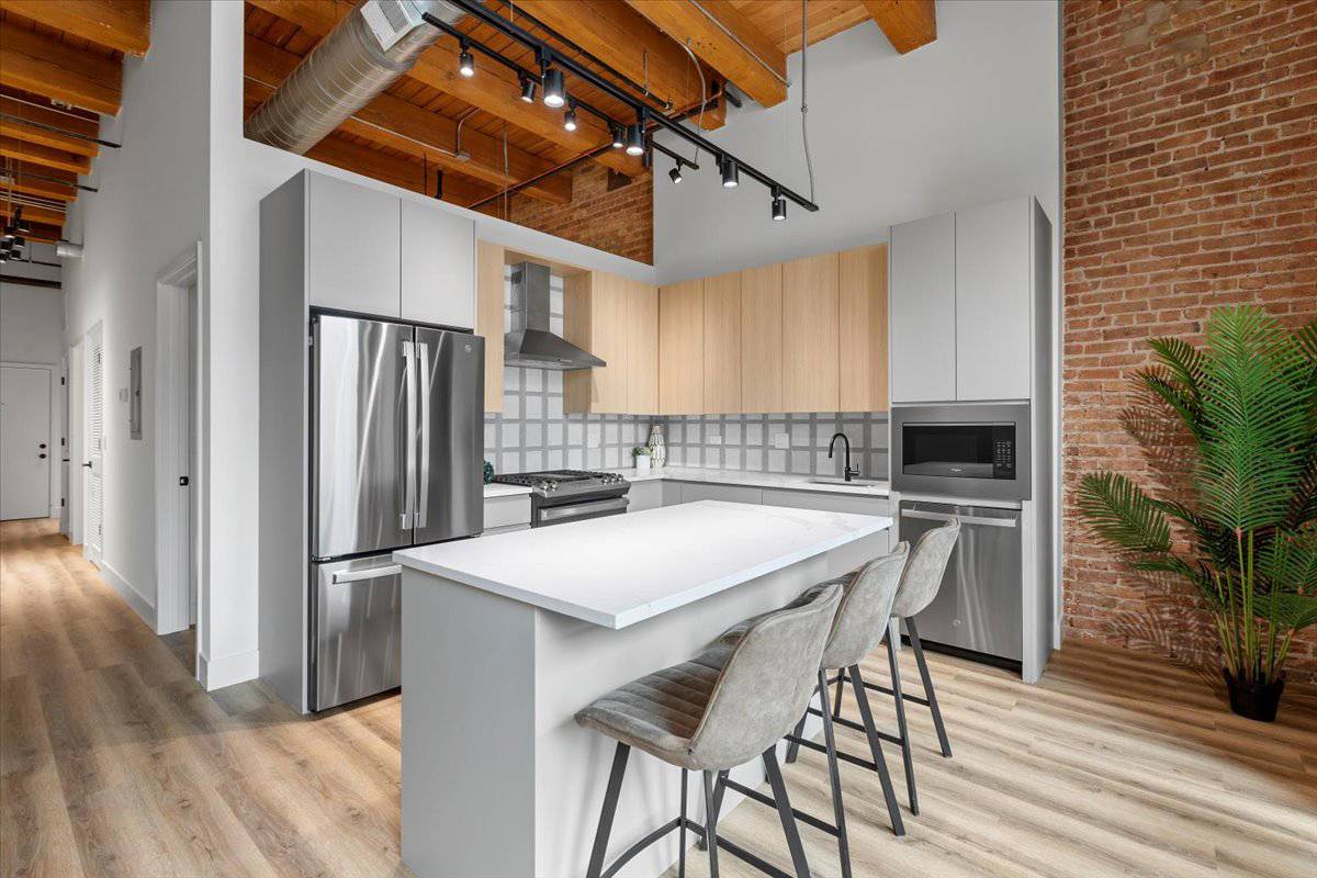 Chicago, IL 60654,153 W Ohio ST #305