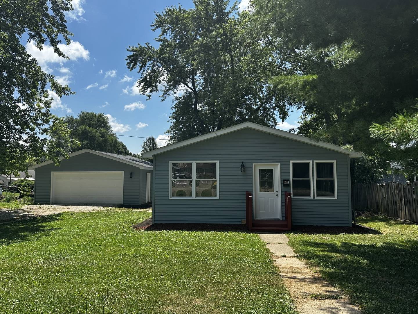 207 W 2nd ST, Streator, IL 61364