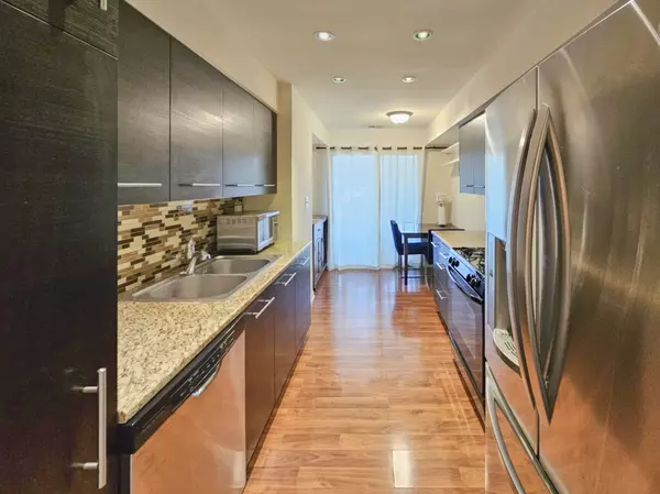 Buffalo Grove, IL 60089,50 OLD OAK DR #114