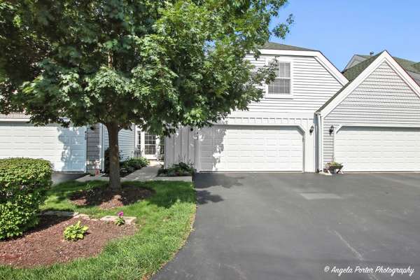 417 Country Lane CT #417, Wauconda, IL 60084