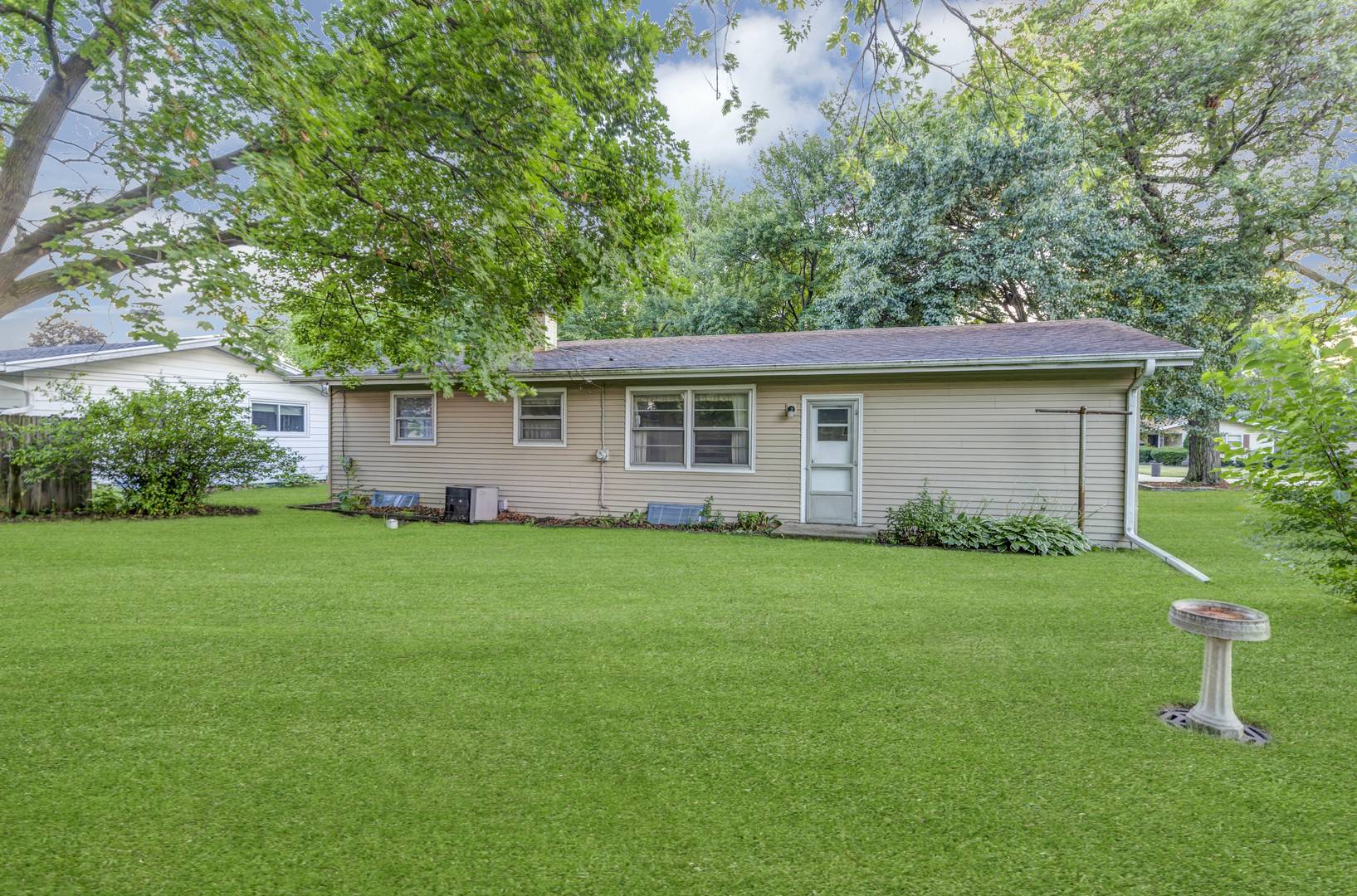 South Elgin, IL 60177,301 Virginia DR