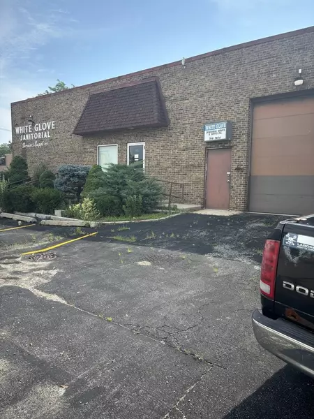 354 W Irving Park RD, Wood Dale, IL 60191