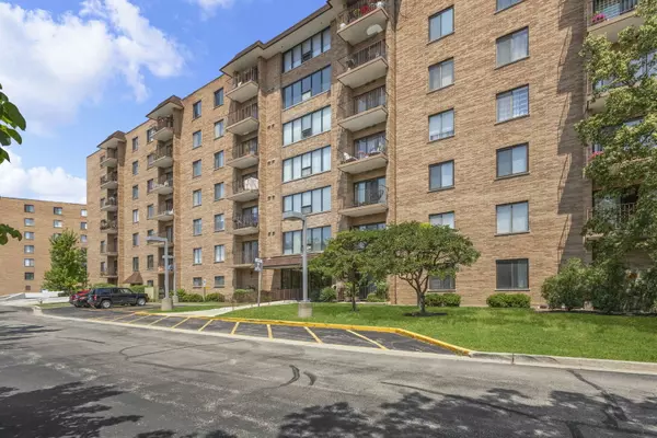 1777 W CRYSTAL LN #711, Mount Prospect, IL 60056