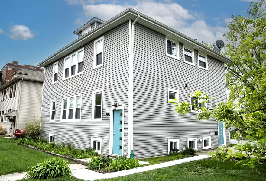 618 N La Grange RD #2, La Grange Park, IL 60526