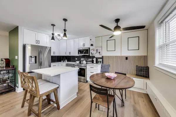 Park Ridge, IL 60068,1333 W Touhy AVE #102