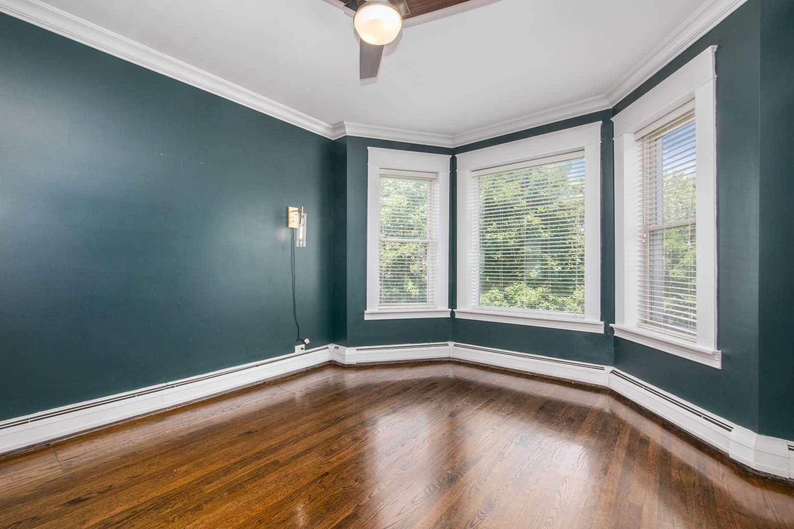 Chicago, IL 60618,3029 N Haussen CT