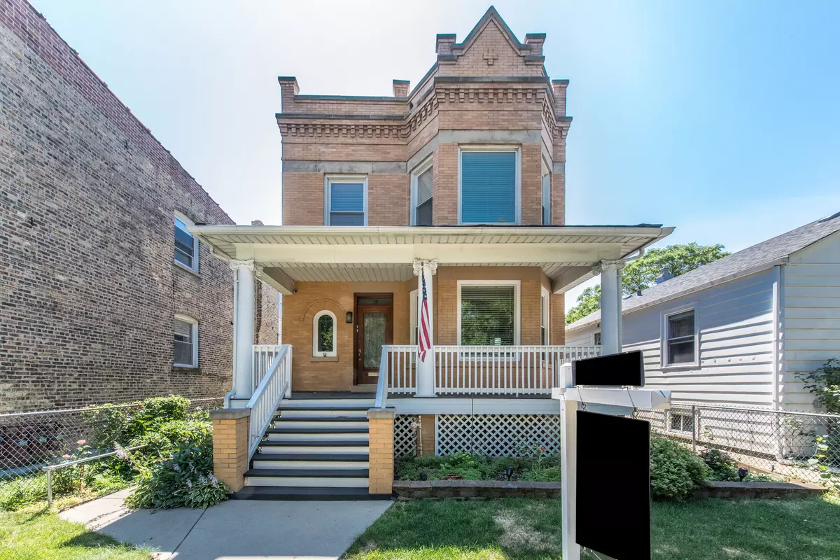 Chicago, IL 60618,3029 N Haussen CT