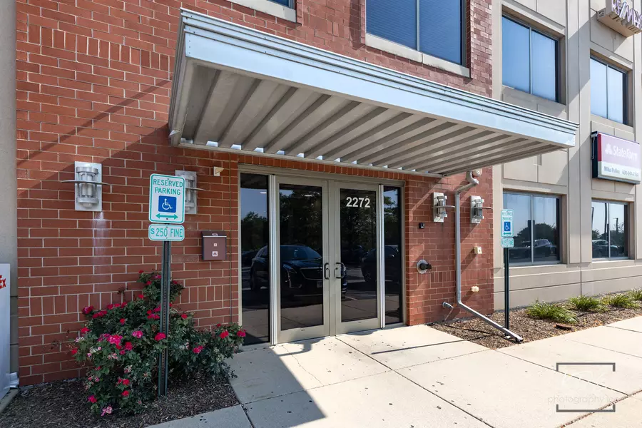 2272 95th ST #125-2, Naperville, IL 60564