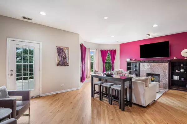 Chicago, IL 60637,5636 S Prairie AVE #3S