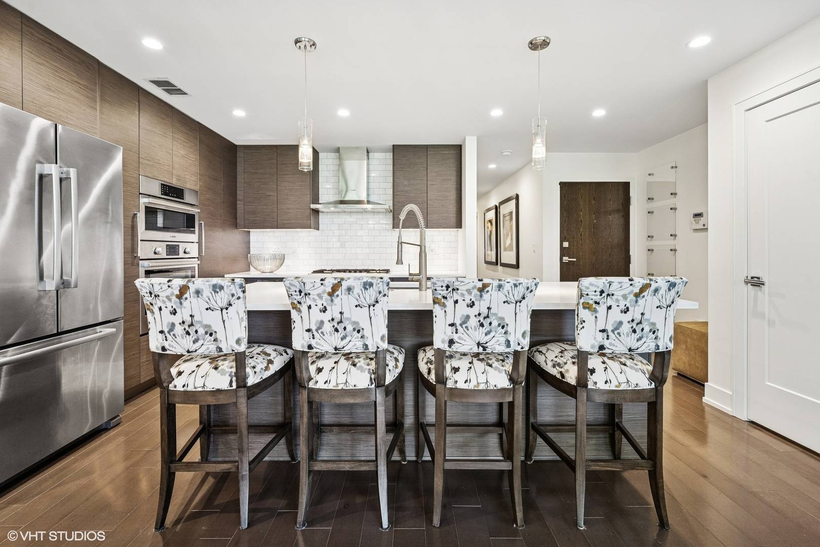 Chicago, IL 60610,1018 N Larrabee ST #3S