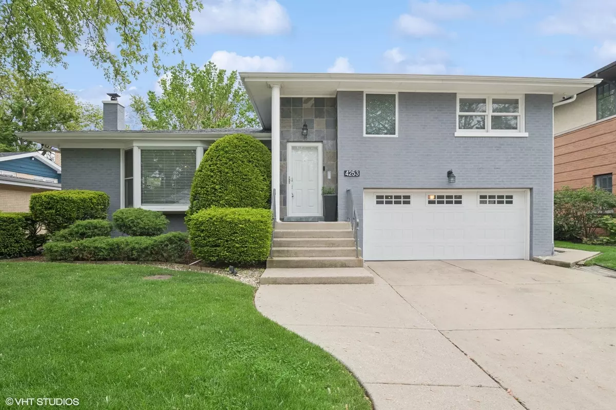 Skokie, IL 60076,4253 Grove ST