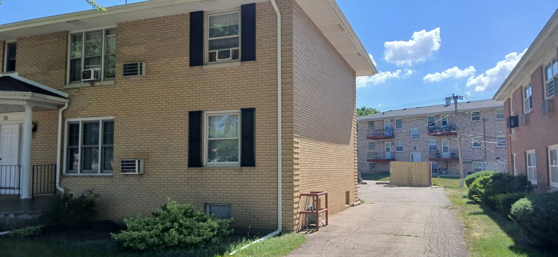 Elgin, IL 60123,33 N Jane DR