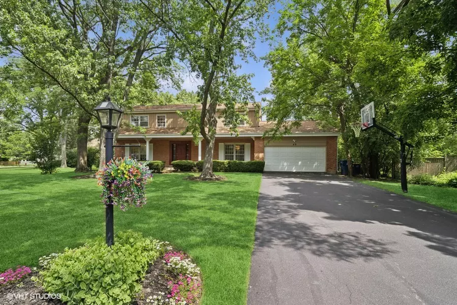 49 Red Oak LN, Highland Park, IL 60035