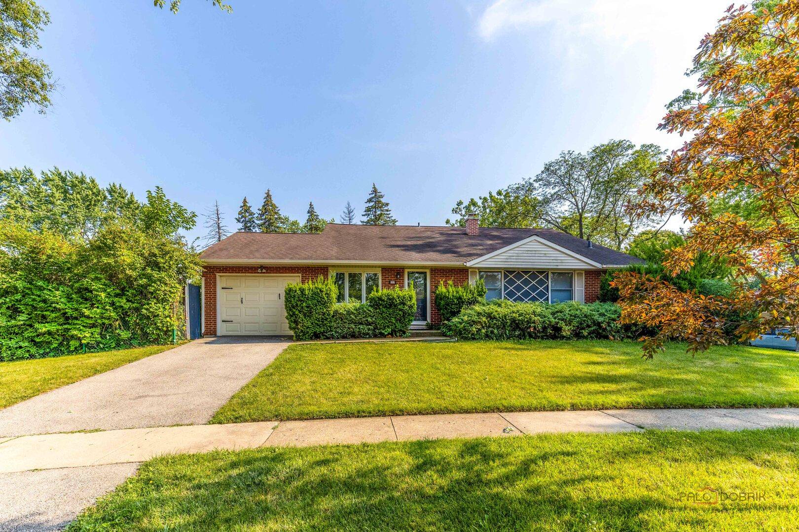 697 Hickory DR, Buffalo Grove, IL 60089