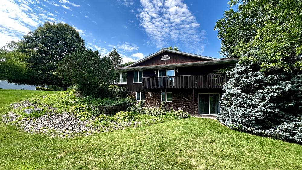 16179 Greenland DR, Morrison, IL 61270
