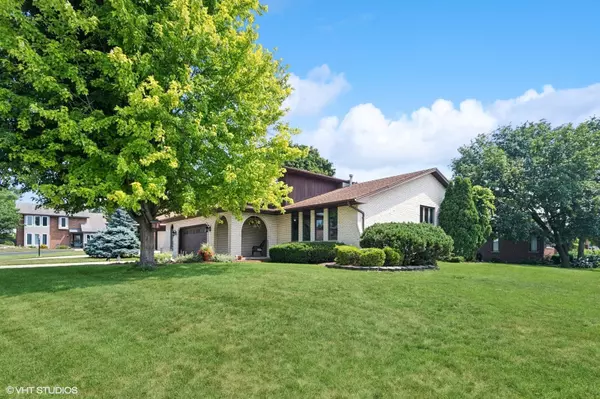 Willow Springs, IL 60480,8307 Tudor CIR
