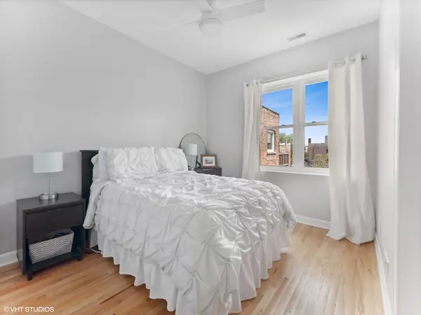 Chicago, IL 60613,3607 N Bosworth AVE #3