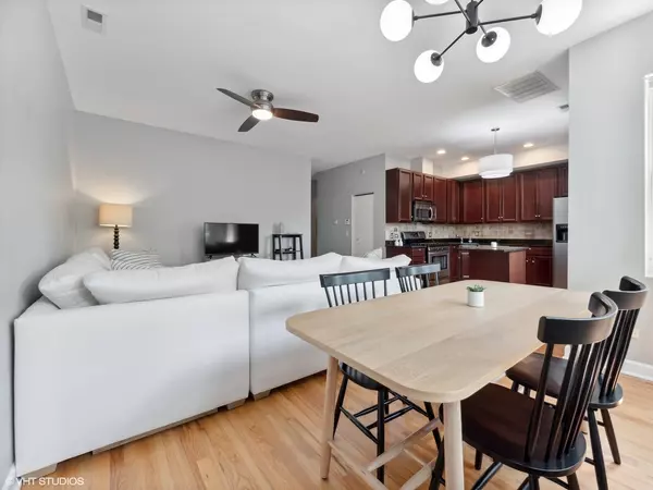 Chicago, IL 60613,3607 N Bosworth AVE #3
