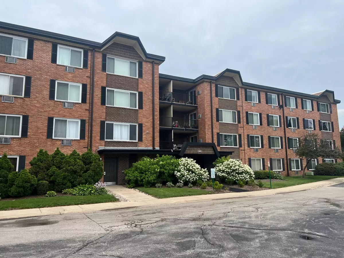 Arlington Heights, IL 60005,1106 S New Wilke RD #209