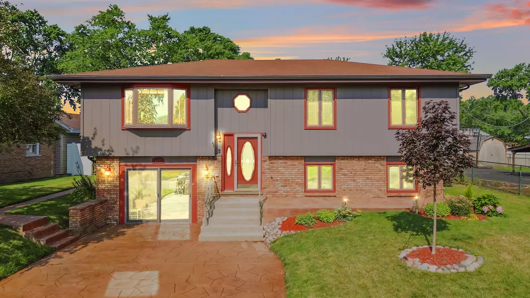16052 Debra DR, Oak Forest, IL 60452