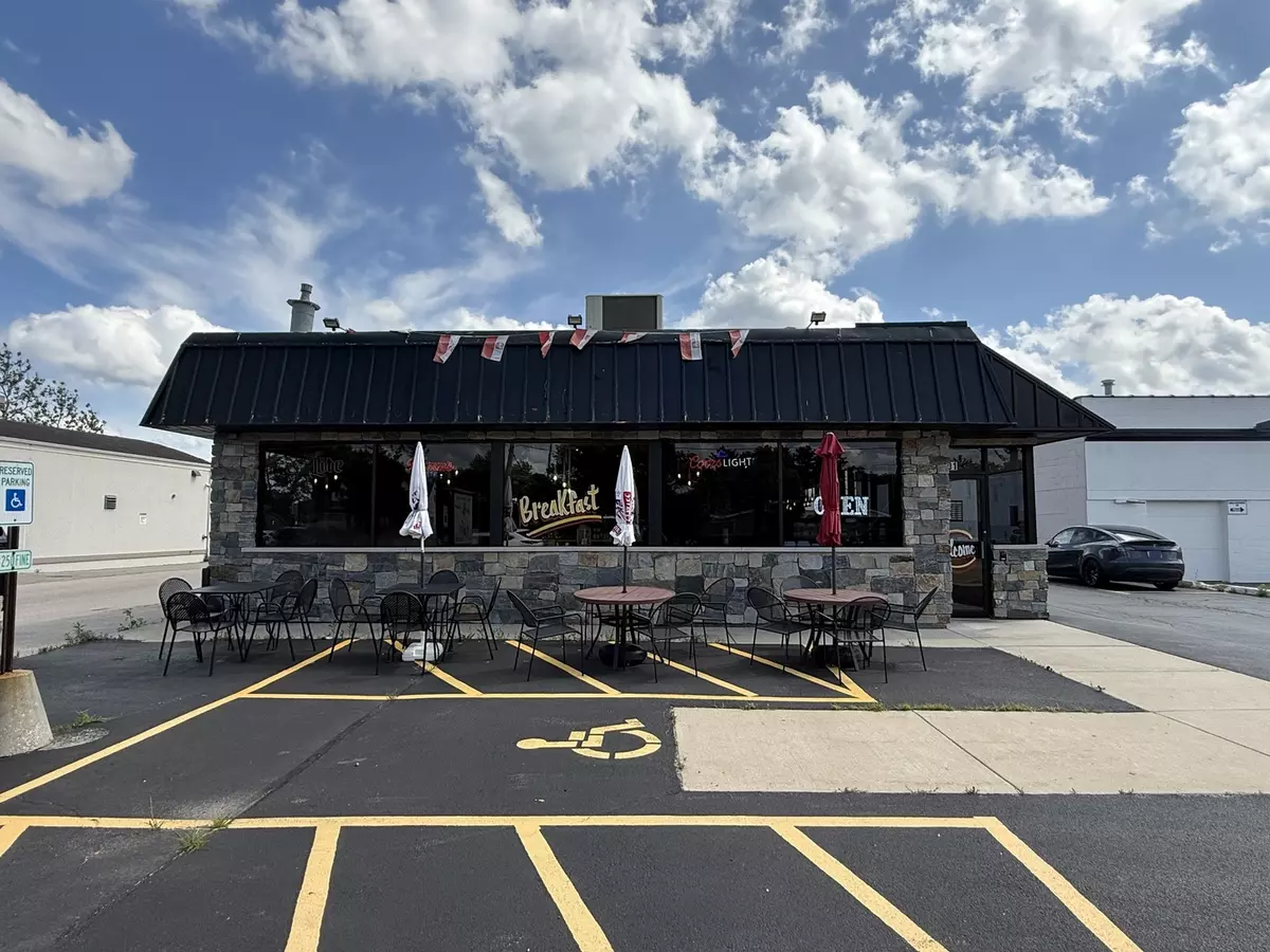 Barrington, IL 60010,301 W Northwest HWY