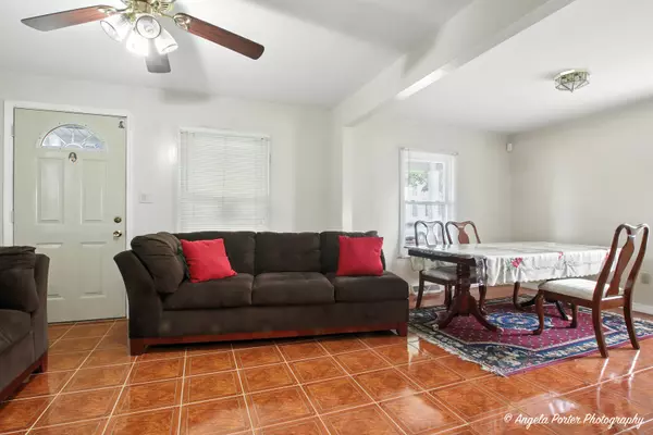 Waukegan, IL 60085,537 Cummings AVE