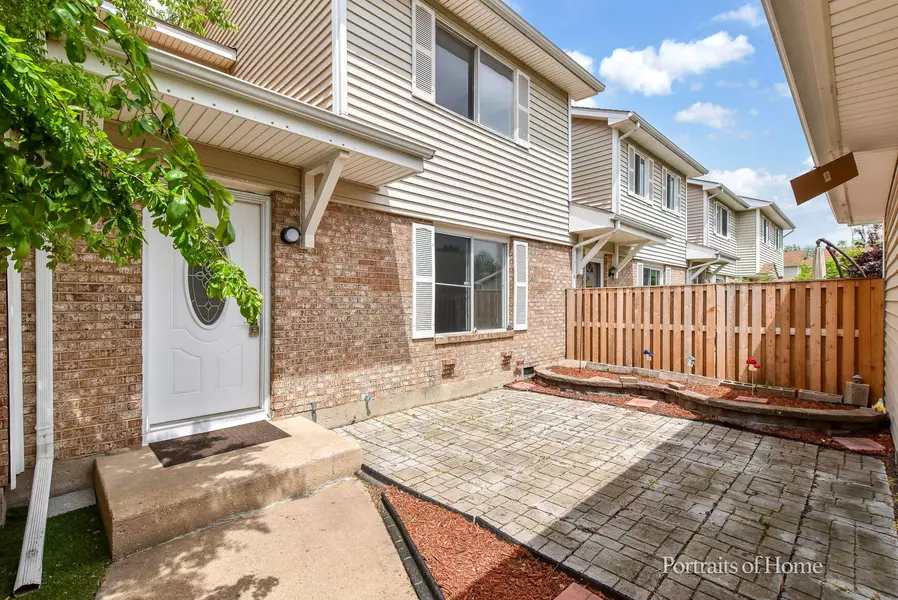 18 Woodsorrel PL, Woodridge, IL 60517