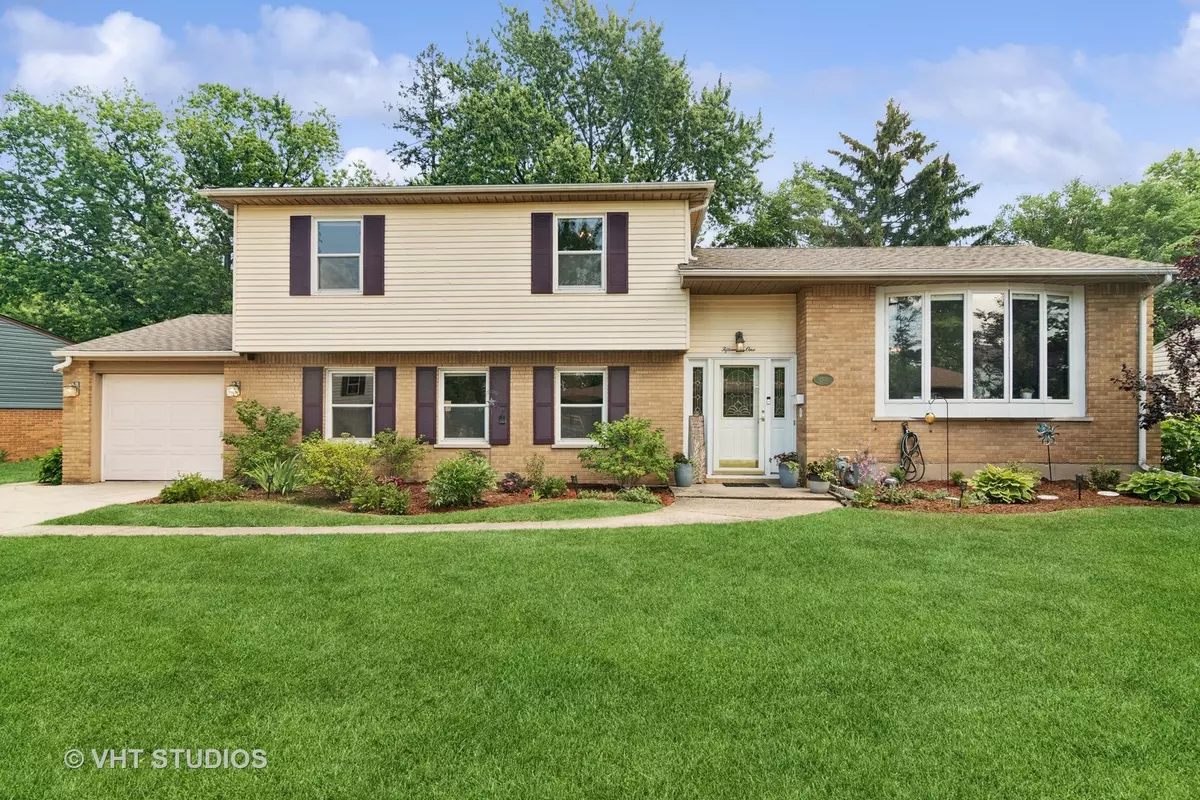 Palatine, IL 60074,1501 E Dorothy DR
