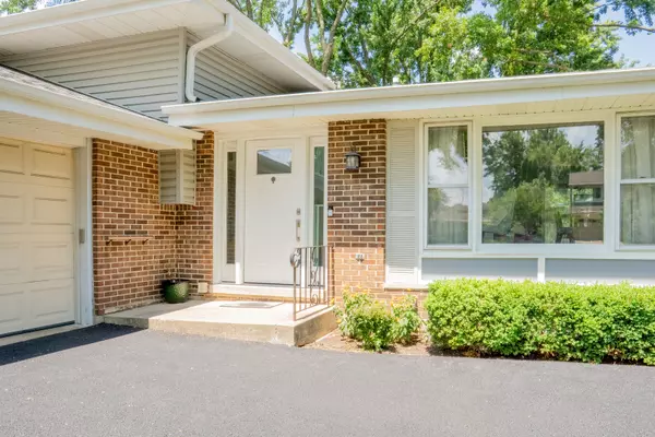 Naperville, IL 60540,24W660 Woodcrest DR